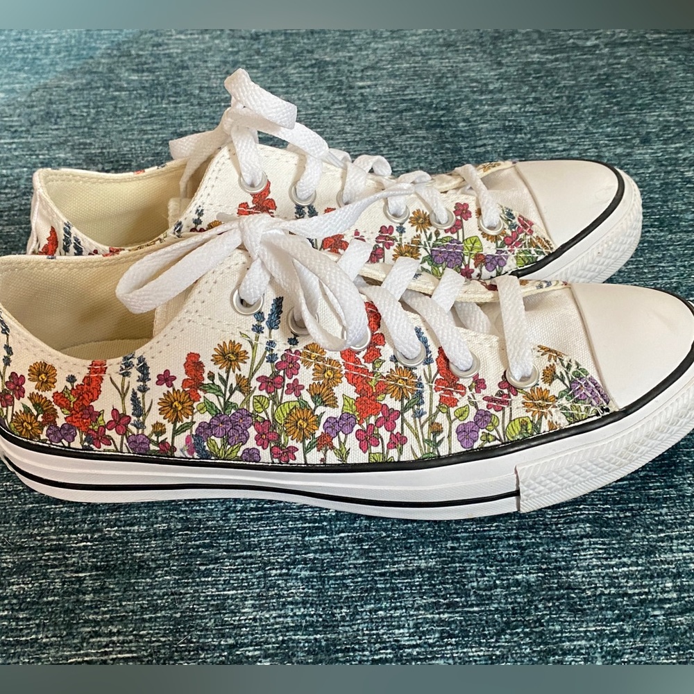 Sold! Converse Chuck Taylor All Star Womens Shoes, size 9. With with Wildflowers